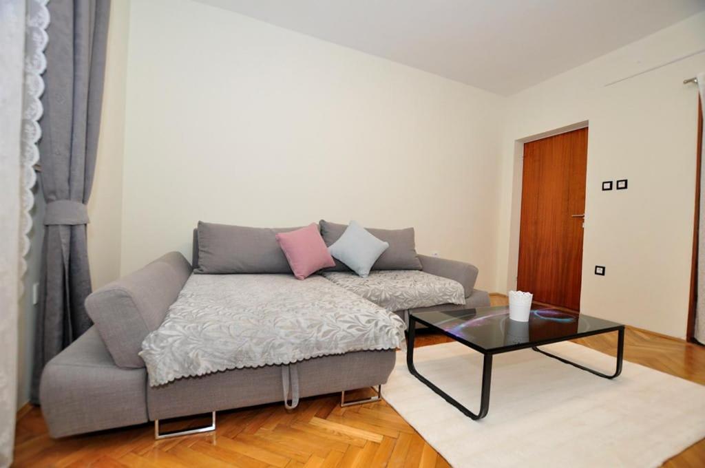 Apartments Gabi 오미스 외부 사진