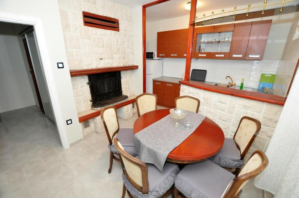 Apartments Gabi 오미스 외부 사진