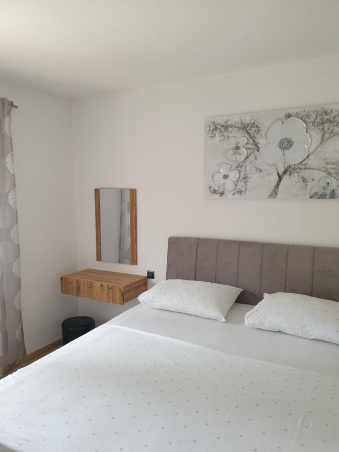 Apartments Gabi 오미스 외부 사진