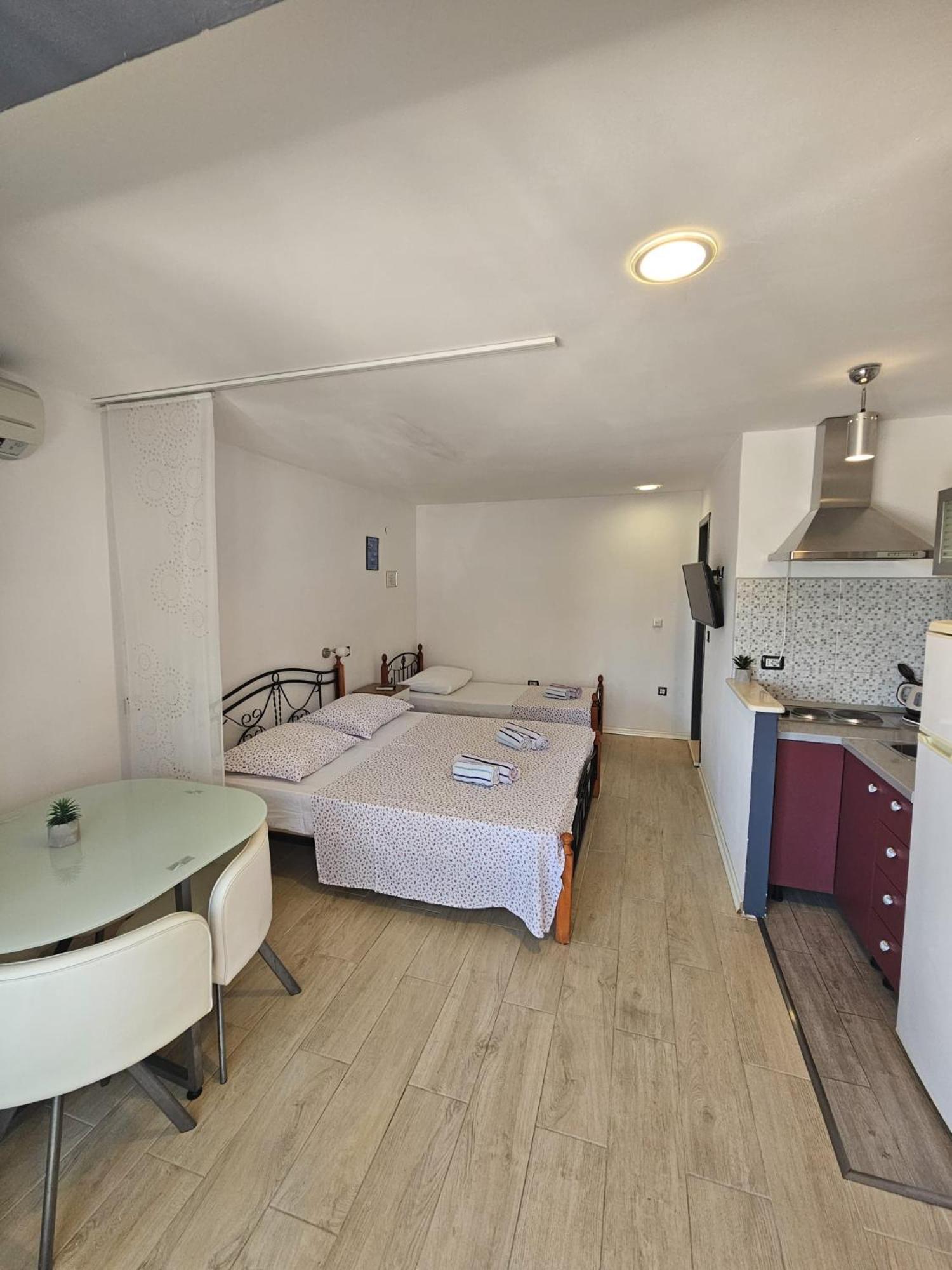 Apartments Gabi 오미스 외부 사진