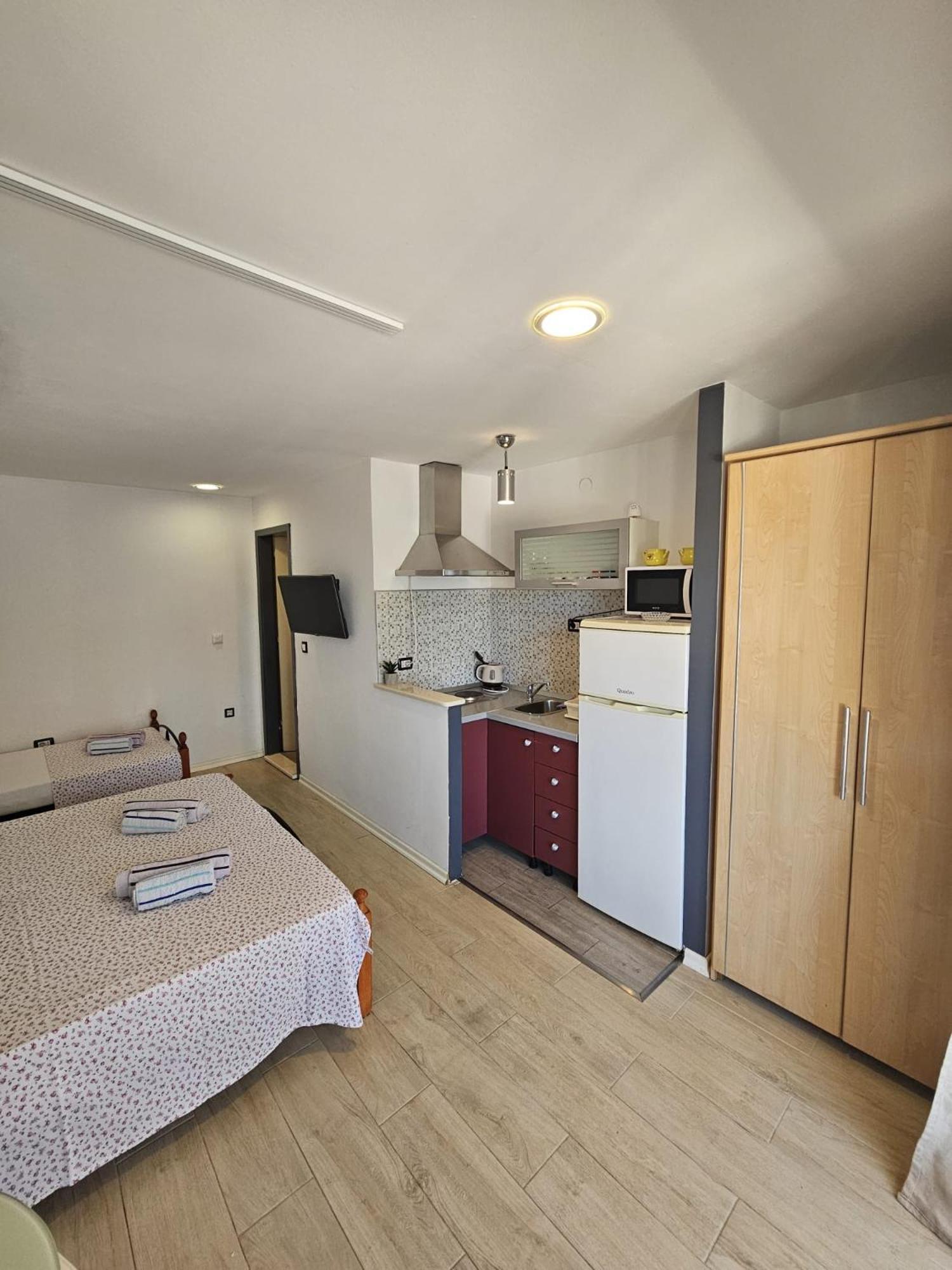 Apartments Gabi 오미스 외부 사진