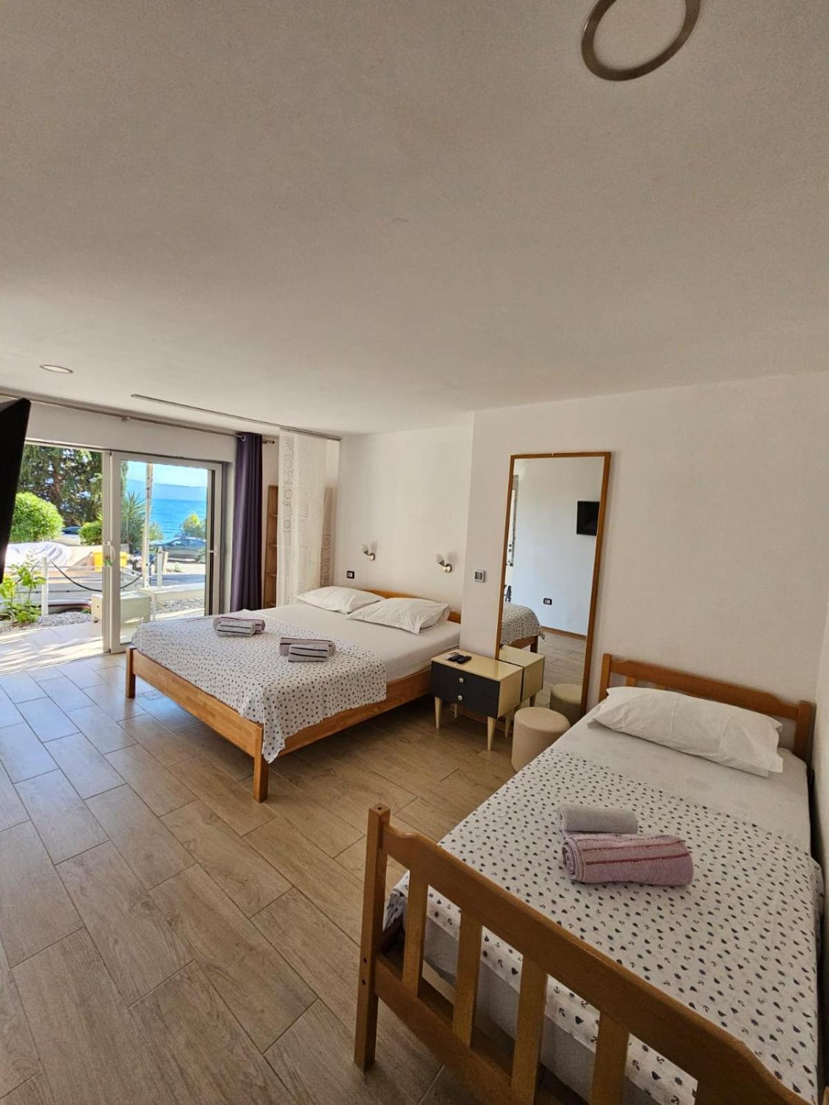 Apartments Gabi 오미스 외부 사진